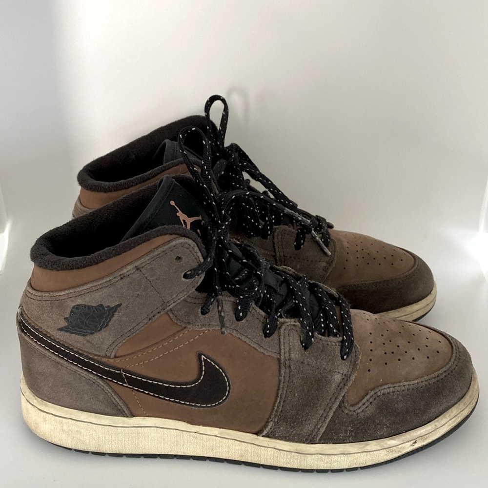 Nike Air Jordan 1 Mid SE Dark Chocolate Sneakers